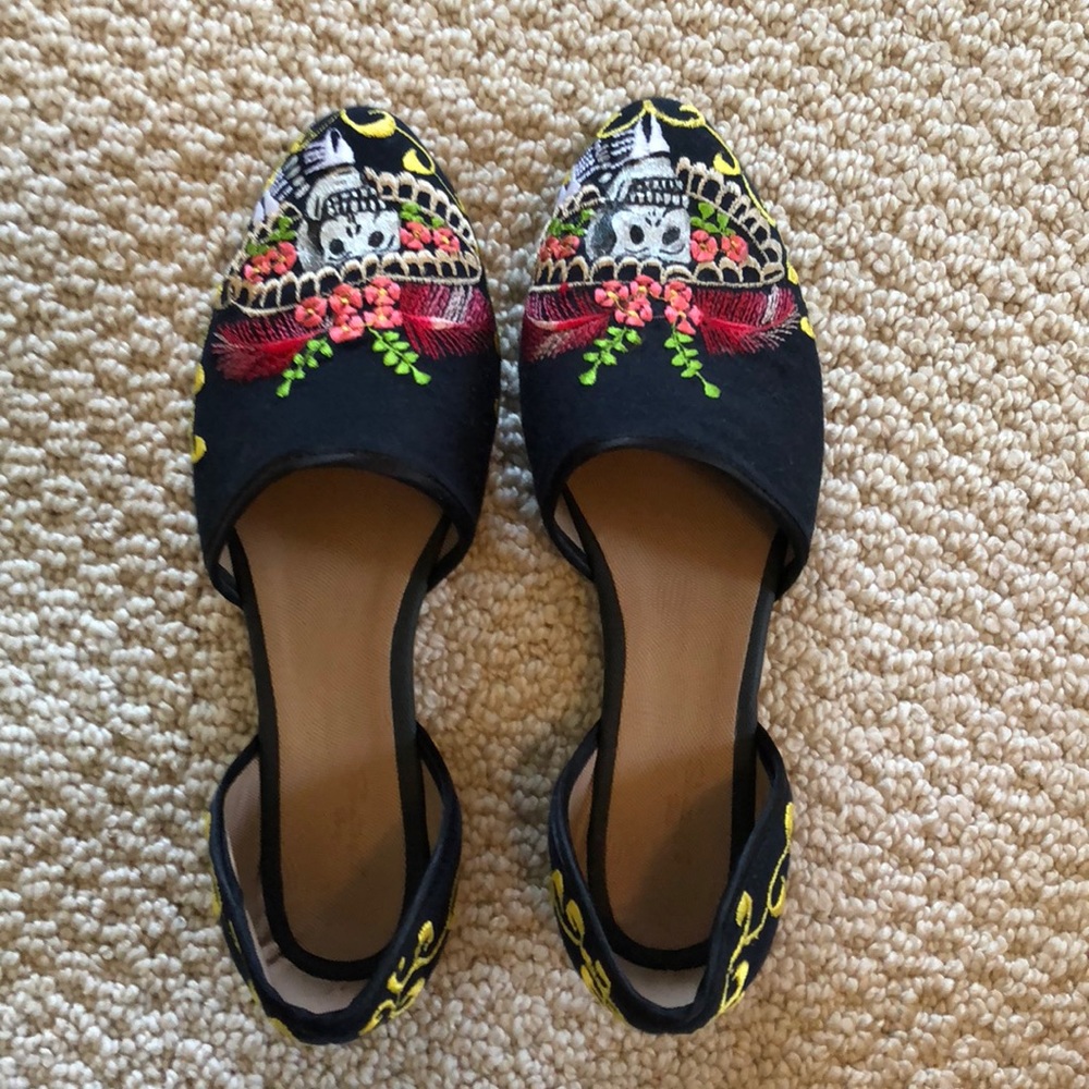 Embroidered skull flats